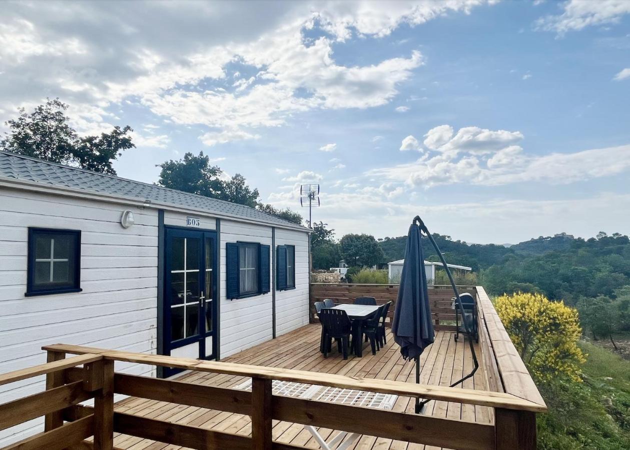 Joli Avec Grande Terrasse Et Accès Piscine