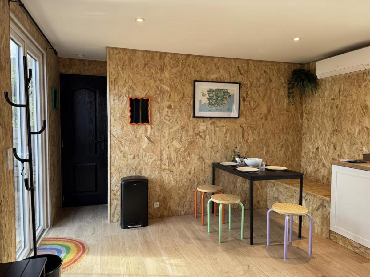 Joli Avec Grande Terrasse Et Accès Piscine