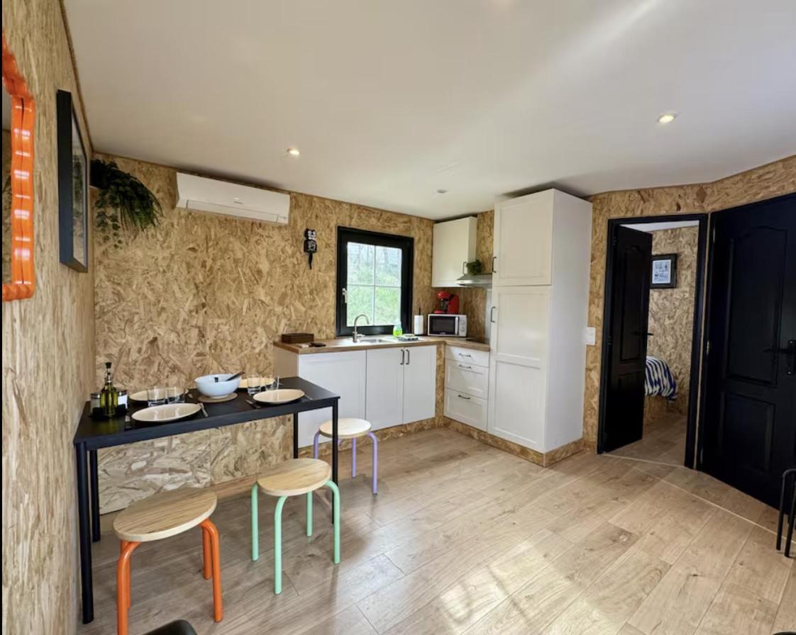 Joli Avec Grande Terrasse Et Accès Piscine Campeggio
